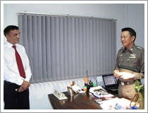 Geschäftsführer SEA-CN Co., Ltd. bei einem Treffen mit dem Chef der Immigration